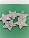 5 stk. Bark stjerner med sølv glitter. Ø ca. 6 cm. Pynt i dekorationer, på dugen m.m.